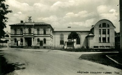 Sokolovna s přístavbou v roce 1930 