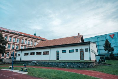 Pohled na zadní stranu sokolovny, zdroj: ČOS, foto Jitka Barešová